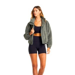 Vuori Sherpa Jacket-size medium (NWT)